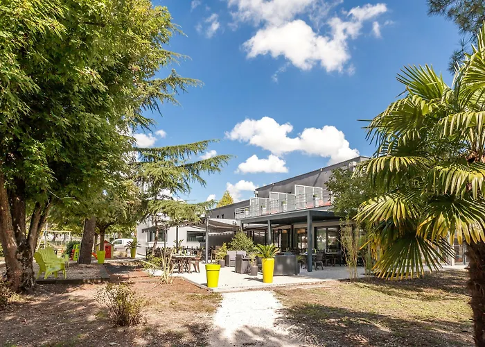 Logis Hotel Restaurant & Spa Au Comte D'Ornon